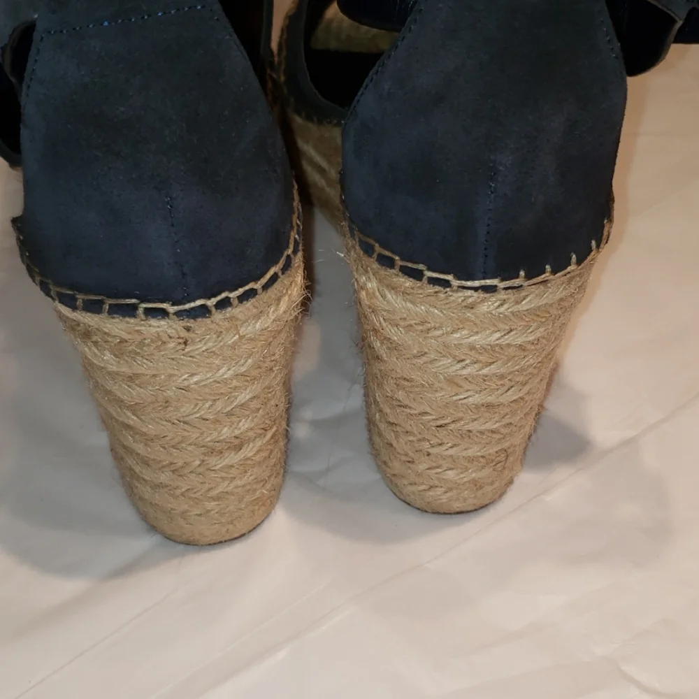 Marc Fisher New Sandal Perf Suede Wedge NWOT Women's 10